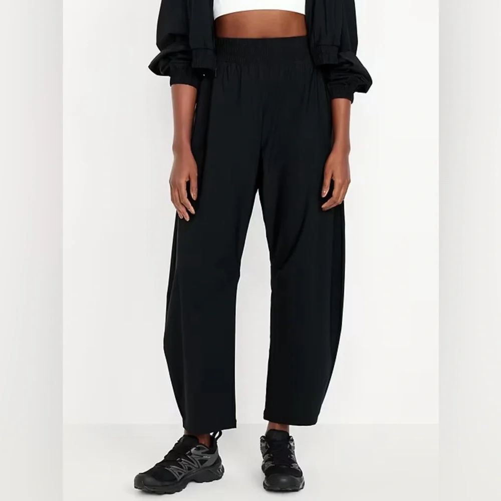 3 NWT! Old Navy Black and Navy High-Waisted SleekTech Barrel Ankle Pants